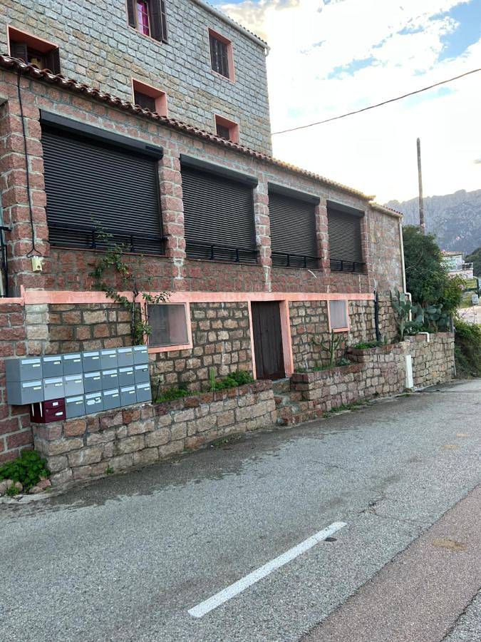 Appartement entier, One-Bedroom Apartment in Porto (Corse), Ota