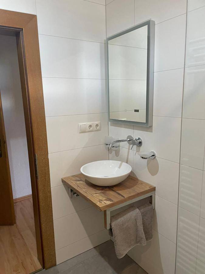 Ferienwohnung für 5 Personen, mit Balkon und Garten sowie Ausblick in Mutters
