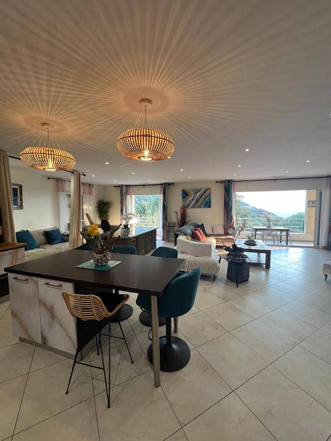 Villa für 6 Personen, mit Garten und Ausblick sowie Pool - 1