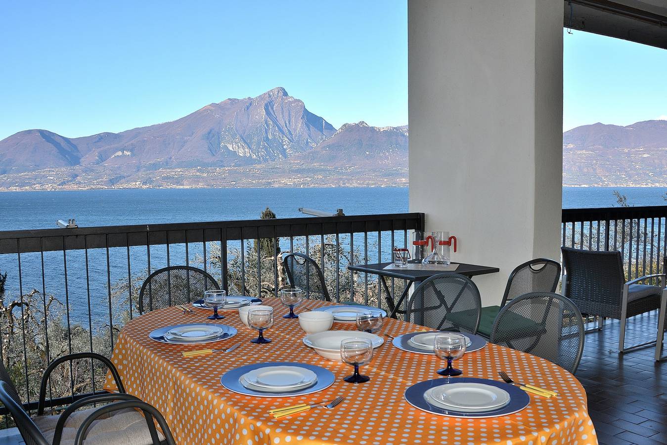 Villa Retrò alle Rossone With Lake View in Torri del Benaco, Prealpi Gardesane