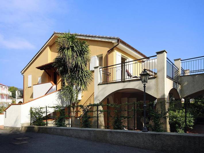 Ferienwohnung für 5 Personen, mit Balkon/Terrasse und Terrasse sowie Garten