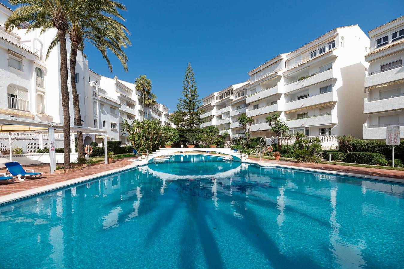Ganze Wohnung, Apartment 'Beach Marbella' mit Meerblick, Wlan und Klimaanlage in Marbella Ost, Marbella