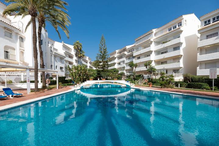 Ganze Wohnung, Apartment 'Beach Marbella' mit Meerblick, Wlan und Klimaanlage in Marbella Ost, Marbella