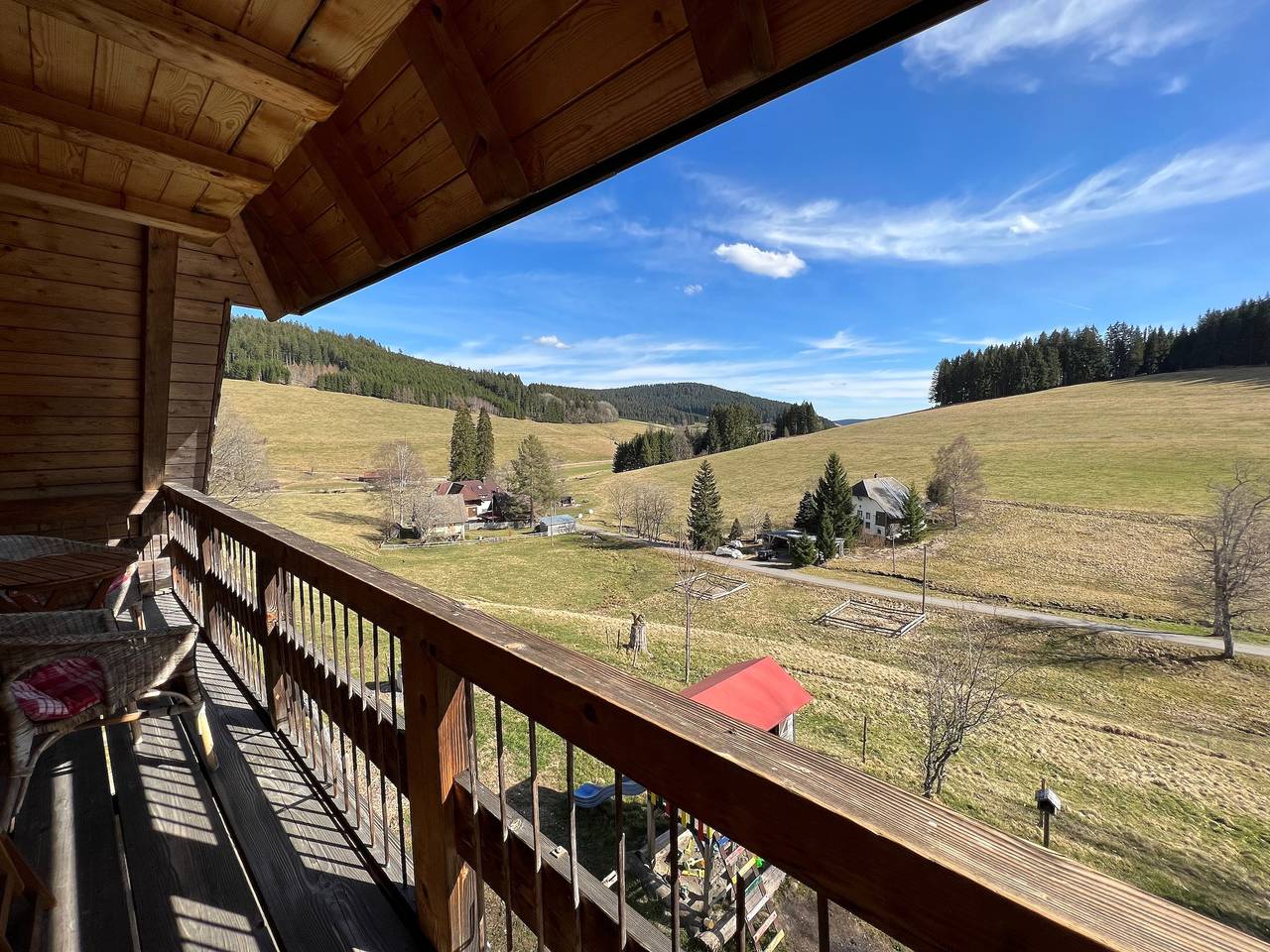 Ganze Wohnung, Ferienwohnung Sternschnuppe, 90 Qm' mit Bergblick, Gemeinschaftsgarten und Balkon in Titisee-Neustadt, Südschwarzwald
