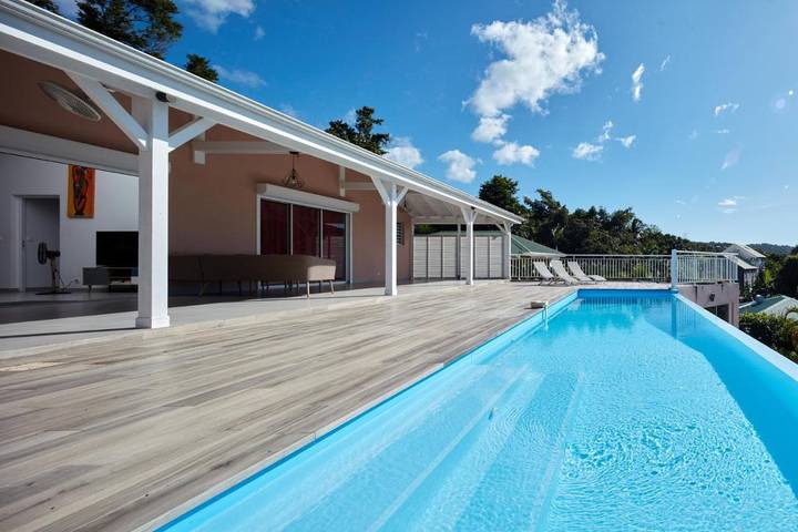 Villa pour 7 personnes, avec vue ainsi que jardin et piscine à Deshaies