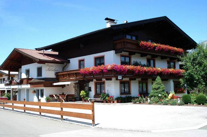 B&B für 2 Personen, mit Balkon und Terrasse sowie Garten und Ausblick in Söll
