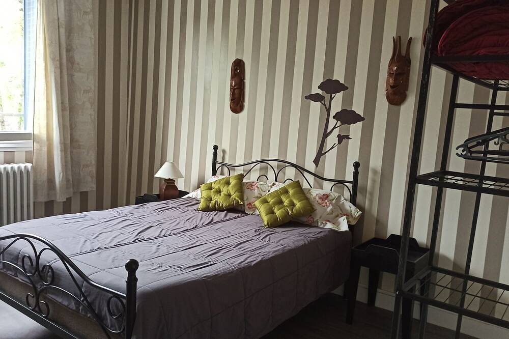 Entire apartment, Spacious, bright apartment 5 minutes from downtown Bourges. in Bourges, Bourges region