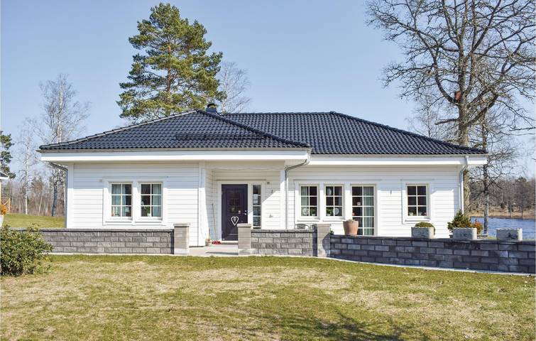 Hus för 5 Personer med trädgård in Kronobergs