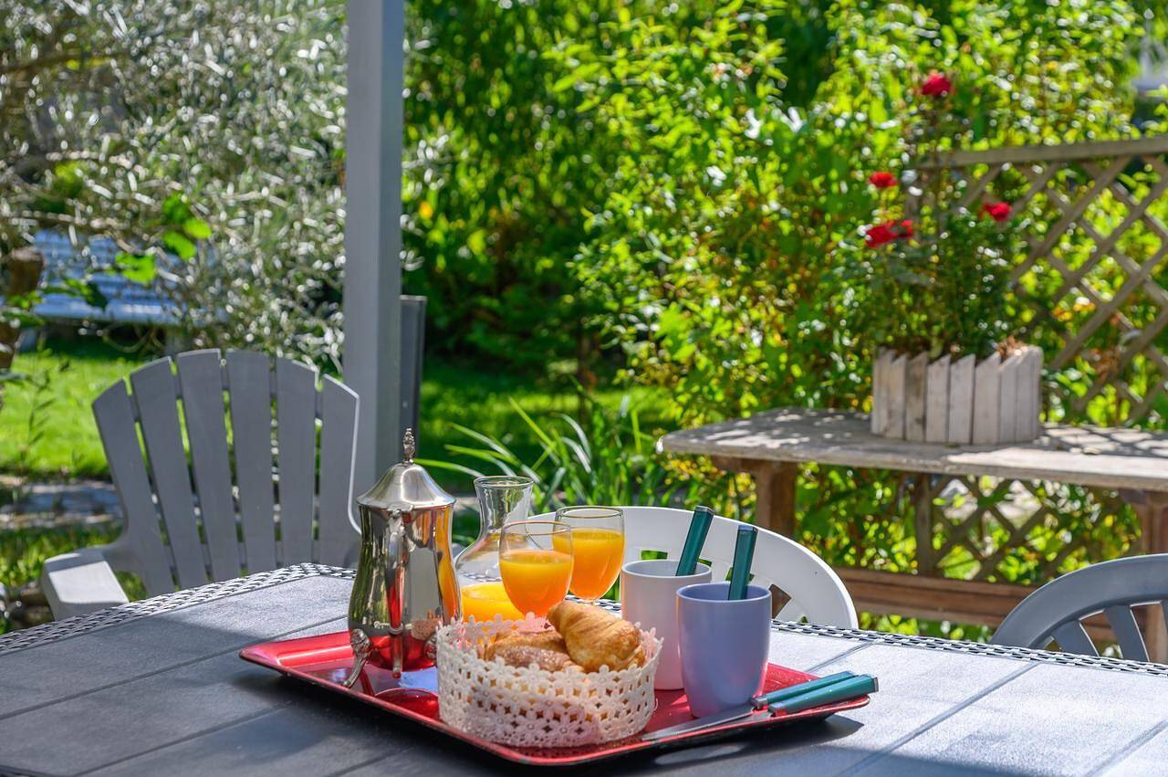 Ganze Wohnung, Ferienwohnung L'Eclose Ty Gwen mit privater Terrasse, Gemeinschaftsgarten – Fahrradfreundlich & nah am Gr34 in Guilvinec, Quimper und Umgebung