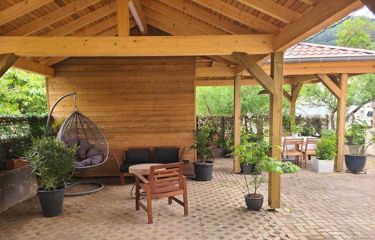 Appartement entier, Appartement de vacances "Gite Béthanie" avec vue sur montagne, terrasse privée en bois et Wi-Fi in Steige, Région de Sélestat-Erstein