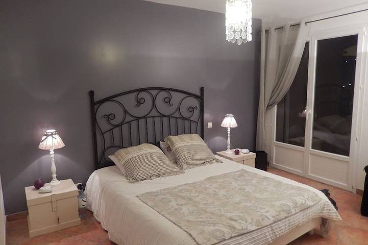 Location de vacances pour 8 personnes, avec terrasse ainsi que jardin et jacuzzi dans Plage du Ruppione - 2