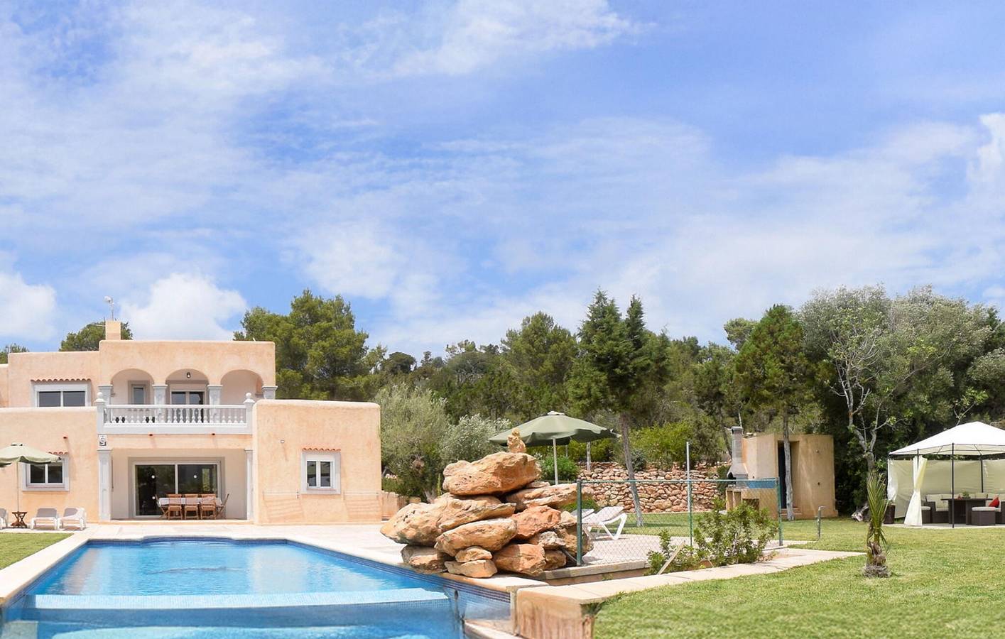Gemütliche Wohnung mit Pool und AC, in der Nähe von Cova Santa in Es Codolar, Sant Josep de sa Talaia