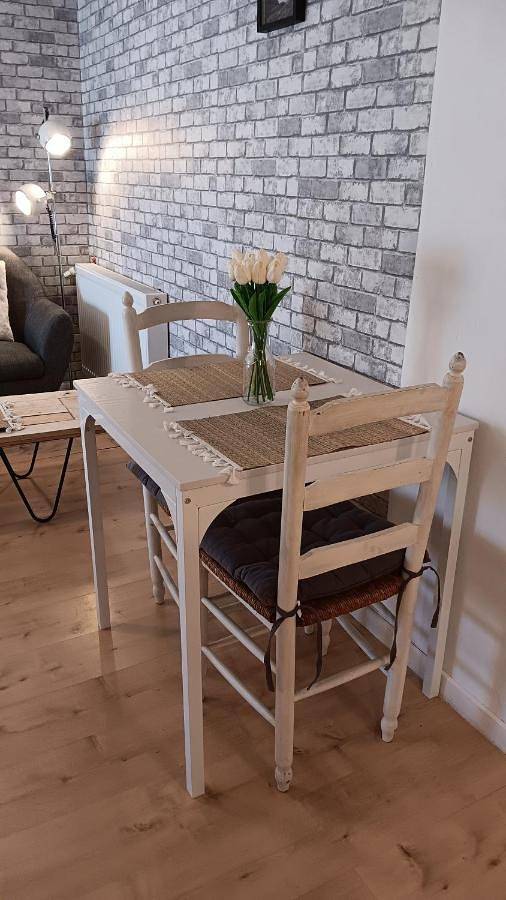 Location de vacances pour 2 personnes, avec jardin ainsi que vue et piscine, animaux acceptés à Saint-Beauzély - 2