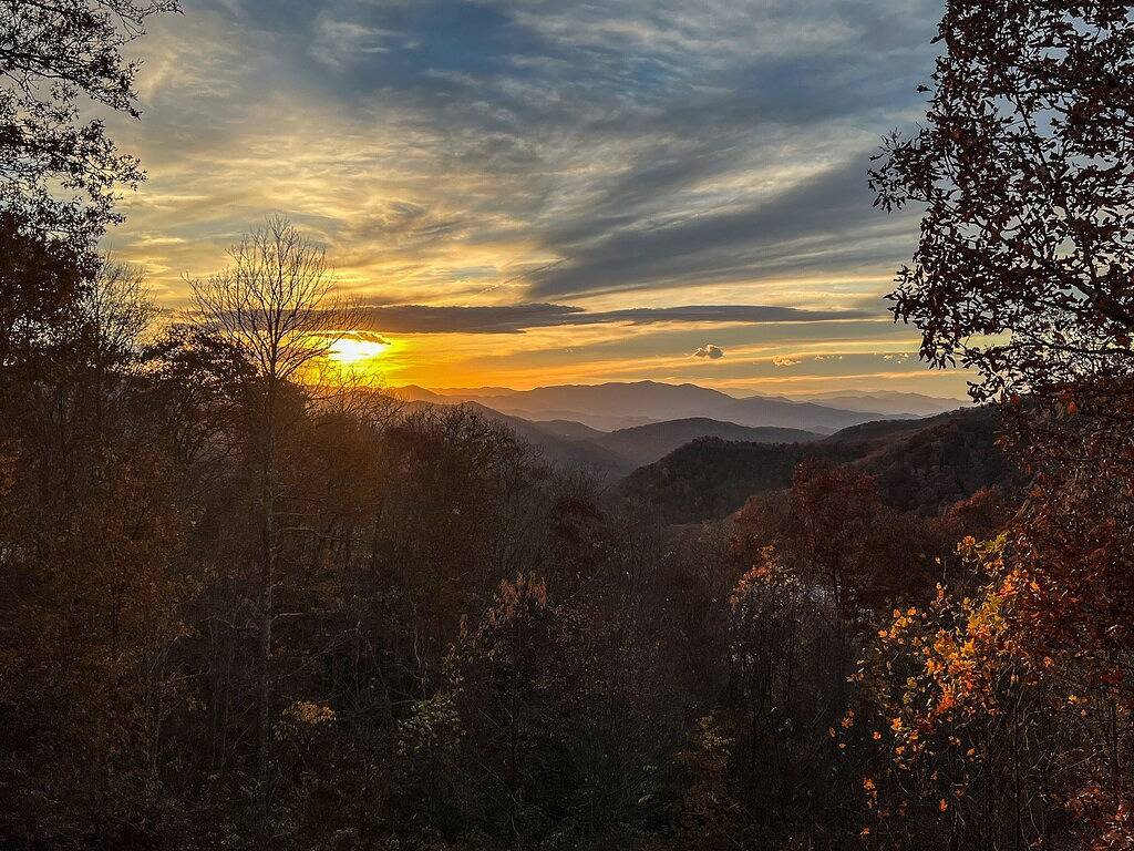 Incredible Views, Hot Tub, Pool Table, Waterfalls, Hiking in Swain County