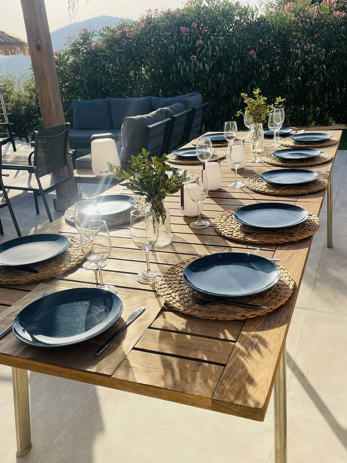 Location de vacances pour 9 personnes, avec jardin ainsi que terrasse et piscine à Roquebrune-sur-Argens - 4