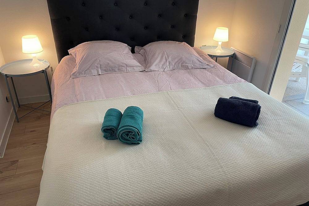 Entire apartment, Apartment facing the sea in Saint-Quay-Portrieux, Côte de Goëlo