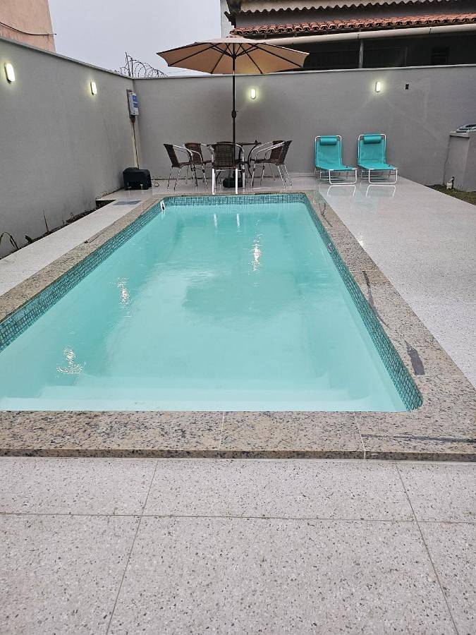 Casas e apartamentos de temporada para 13 pessoas, com piscina e jardim em Guriri