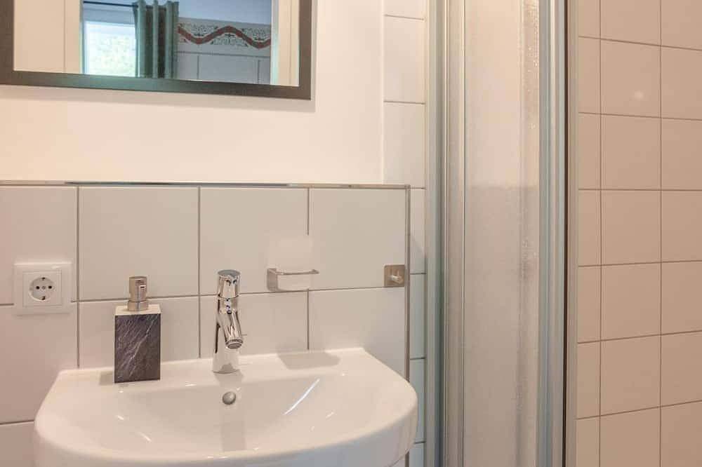 Doppelzimmer mit Doppelbett - Museumsbahnhof Ahütte, Pension in Üxheim, Vulkaneifel