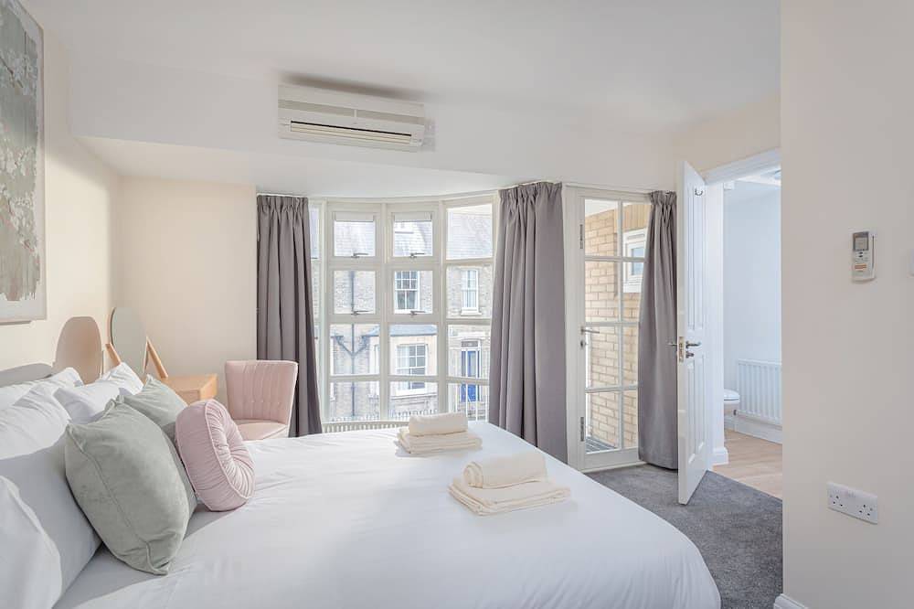 3 Bedroom Jesus Green Townhouse with Parking in Market Ward, Cambridge