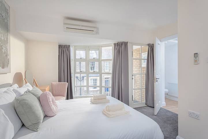 3 Bedroom Jesus Green Townhouse with Parking in Market Ward, Cambridge