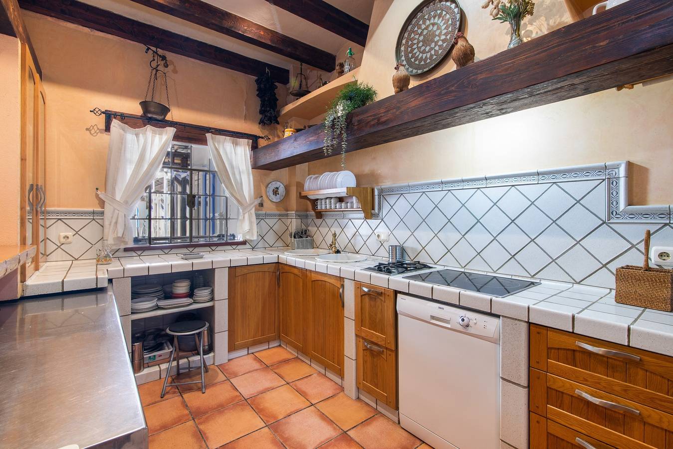 Landhaus im Zentrum von El Rocío für 22 Personen mit Stallungen und Innenhof in El Rocío, Almonte