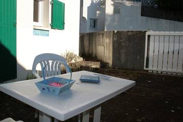 Gîte pour 4 personnes, avec piscine dans La Terrière