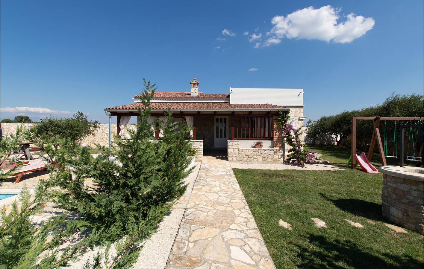 Charmante 65 m² große Wohnung mit Pool, Terrasse und WLAN in Zadar