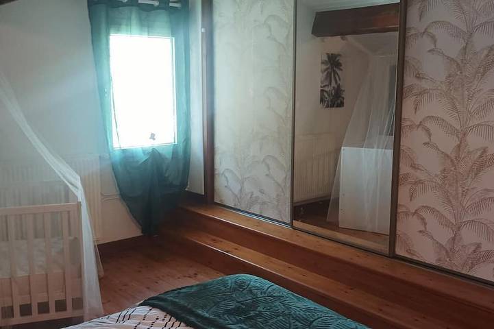 Location de vacances pour 12 personnes, avec jardin ainsi que terrasse et jacuzzi à Genouillé - 2