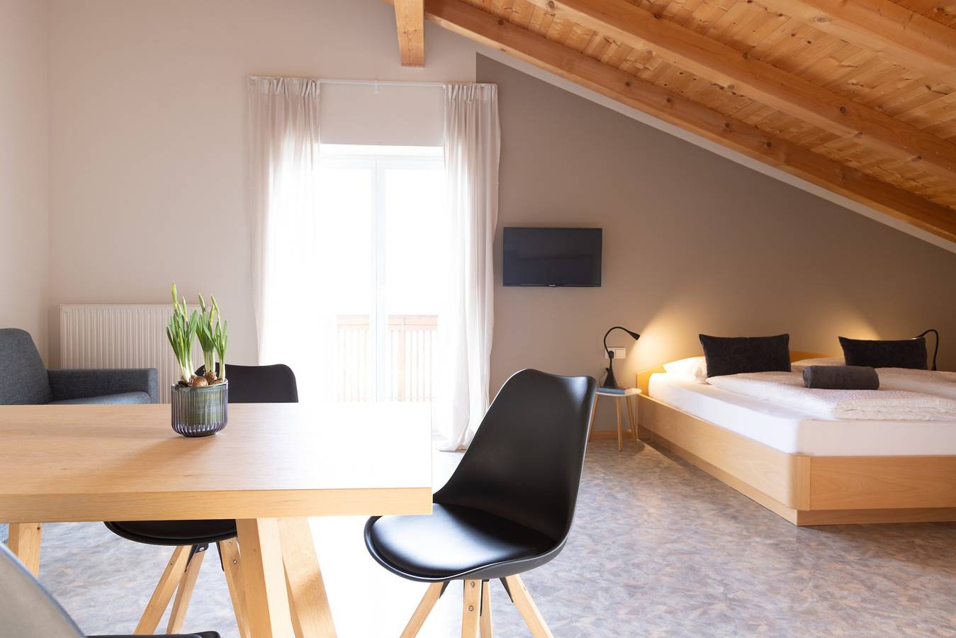 Ganze Wohnung, Liebevoll eingerichtetes Apartment mit Balkon und herrlichem Stadtblick in der Residence in Marling, Ortleralpen