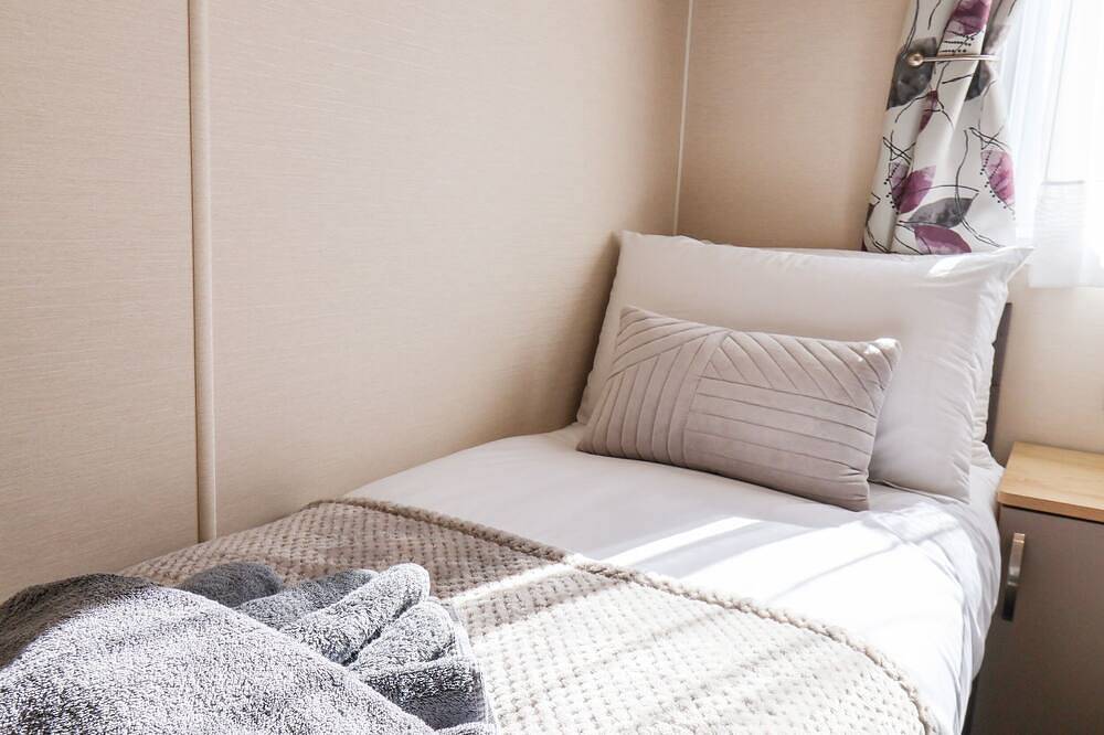Marigold Lodge, pet friendly, luxury holiday cottage in Staithes in Runswick Bay, North York Moors National Park