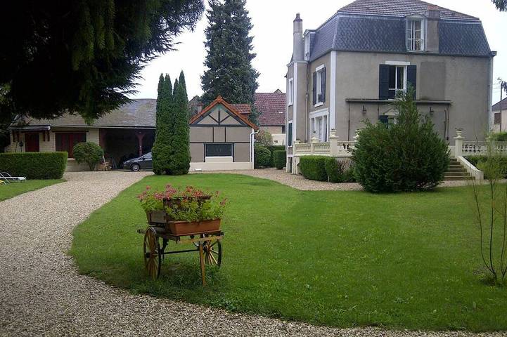 Gîte pour 4 personnes, avec Terrasse et Jardin dans Yonne