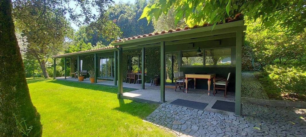Maison de campagne pour 4 personnes, avec piscine et jardin ainsi que vue et terrasse dans Briteiros