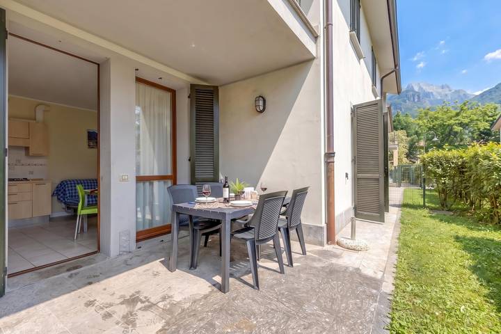 Ferienwohnung für 4 Personen, mit Terrasse und Kinderpool in Porlezza