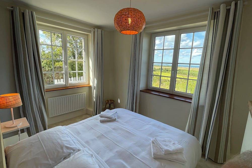 Charming house, sea and garden view, close to the D-Day landing beaches, sleeps 6 in Quinéville, Cherbourg en omgeving