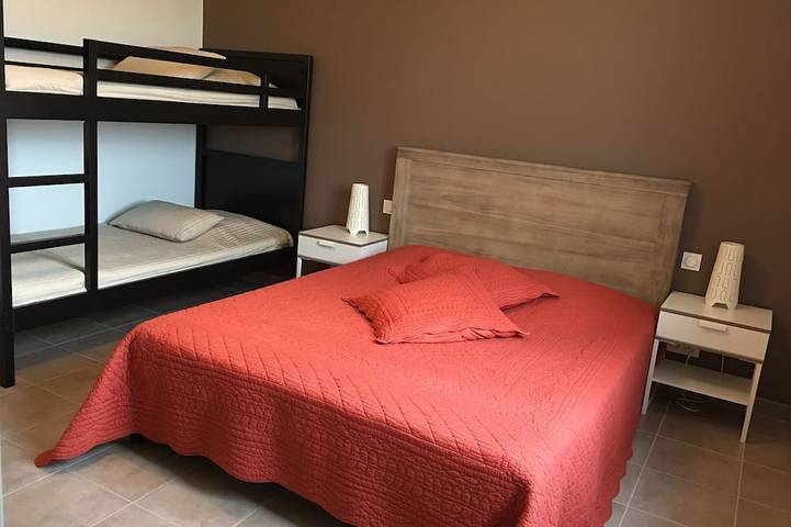 Location de vacances pour 8 personnes, avec jardin à Camaret-sur-Aigues - 3