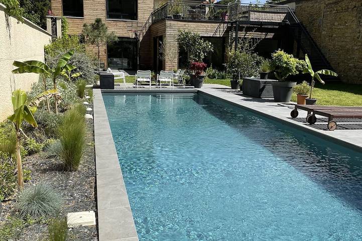 Appartement de vacances pour 6 personnes, avec piscine ainsi que terrasse et jardin