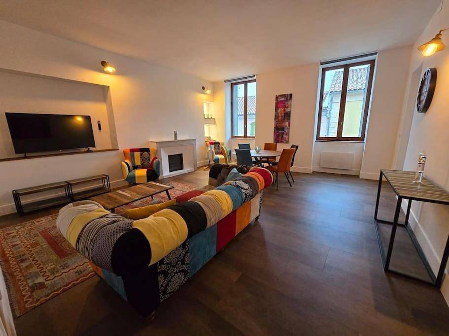 Appartement entier, L'avéjan 170 m2 Alès 10 couchages in Alès, Parc national des Cévennes