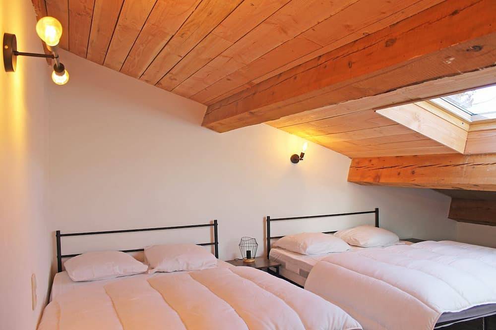 Entire apartment, Apartment L'Isard in Formiguères, Parc naturel régional des Pyrénées catalanes