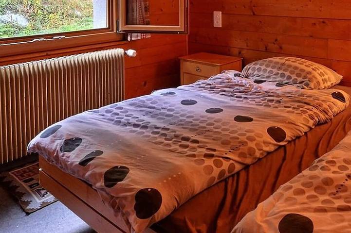 Ganze Wohnung, Einfache 2-stöckige Wohnung für 5 bis 6 Personen, Wohnzimmer mit Kamin, Kochnische mit Geschirrspüle in Grimentz, Anniviers