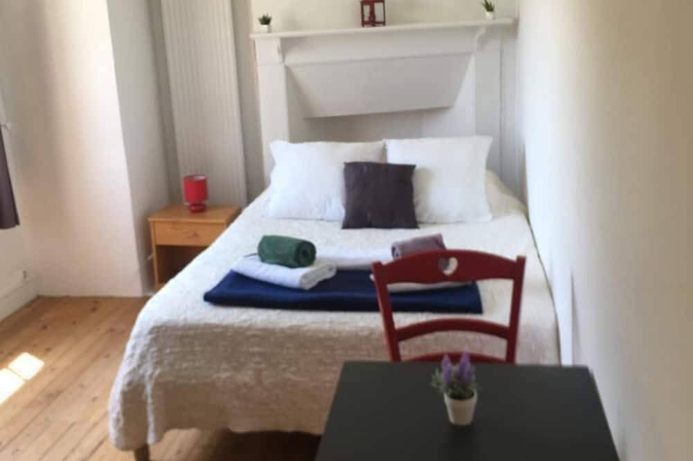 Apartamento entero, Estudio-Apartamento-Baño privado con ducha-Vista al campo in Beynac-et-Cazenac, Périgord Noir