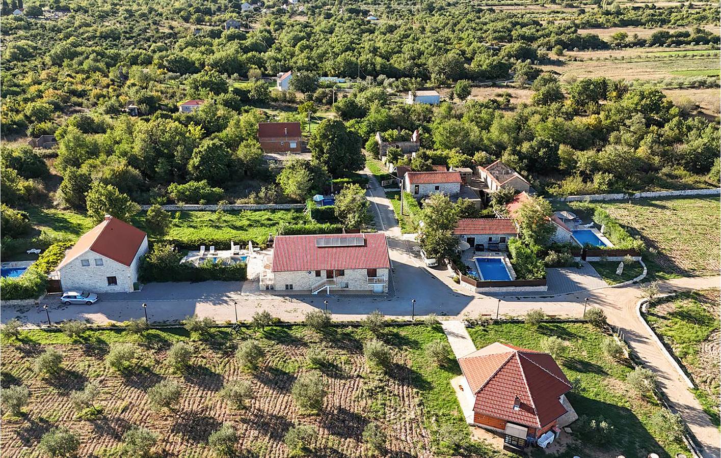 Reizende 1-Zimmer-Ferienwohnung mit Pool, Terrasse und WLAN in Grad Benkovac, Zadar