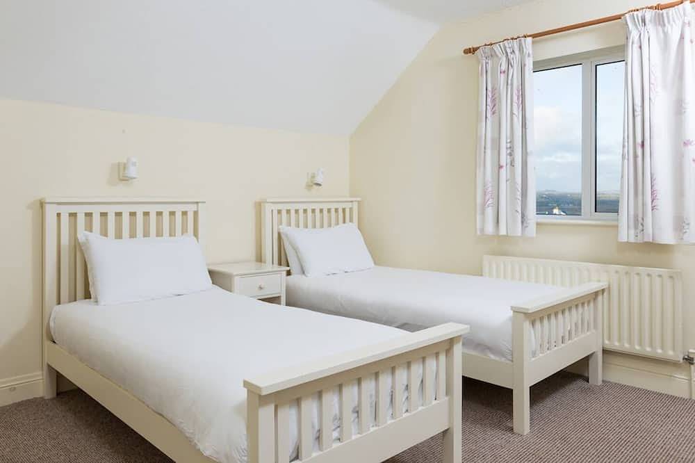 Fairways 20 (10 min walk to Lahinch beach), Short walk to Lahinch, with great views! in Lahinch, County Clare