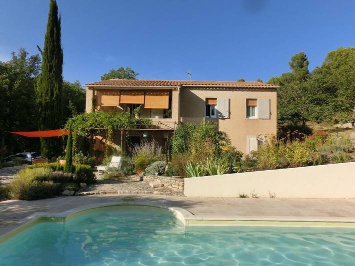 Maison d’hôte pour 2 personnes, avec terrasse et vue ainsi que jardin et piscine à Saignon - 4