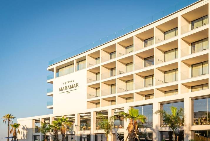 Hôtel pour 2 personnes, avec Balcon et Terrasse ainsi que Jacuzzi et Bassin pour enfant