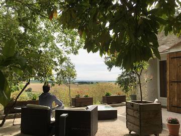 Chambre d’hôte pour 2 personnes, avec vue sur le lac et jardin dans le Lot-et-Garonne