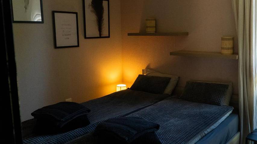 Location de vacances pour 4 personnes, avec jardin ainsi que jacuzzi et piscine à Signy-le-Petit - 3