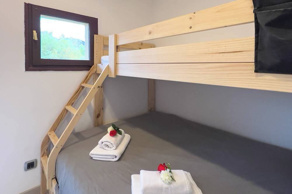 Appartement entier, Charming Apartment with a Terrace and a View of La Cerdanya - 10 minutes from Puigcerdà in Sainte-Léocadie, Parc naturel régional des Pyrénées catalanes