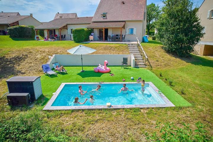 Location de vacances pour 8 personnes, avec piscine à Lanzac