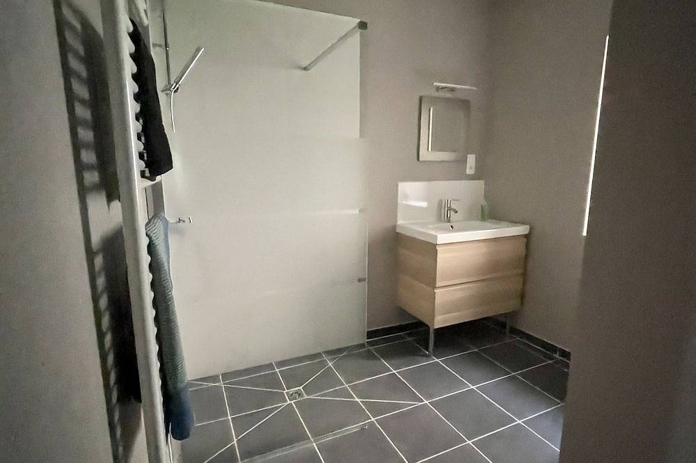 Entire apartment, Cafe Velo Nevers - comfortable Loire-side room in Nevers, Nièvre
