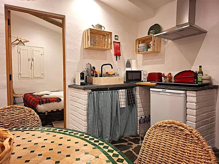 Entire apartment, Apartment 'Descanso Dos Oleiros' with Private Terrace, Wi-Fi and Air Conditioning in Évora District